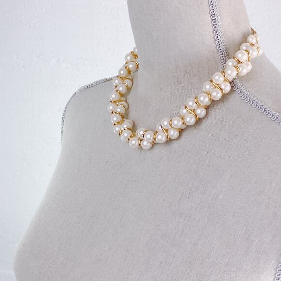 Vintage 1960s Wedding Necklace Faux Pearl Cluster Gold Tone Mid Century Jewelry - Picture 12 of 14